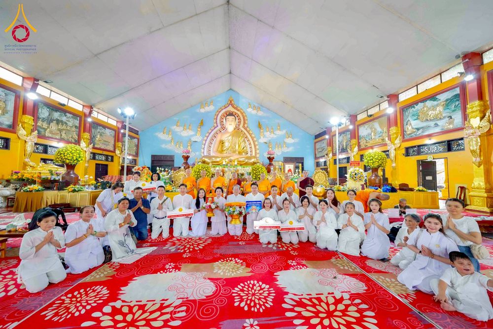 ภาพ No.274130:วันที่ 23 พฤศจิกายน พ.ศ. 2568 ประธานมูลนิธิธรรมกาย ถวายปัจจัยสมทบกฐินแด่ วัดเทียนเวียนเฟื้อกเซิน ศูนย์วิปัสสนาที่มีชื่อเสียง มากกว่า 50 ปีในเวียดนาม