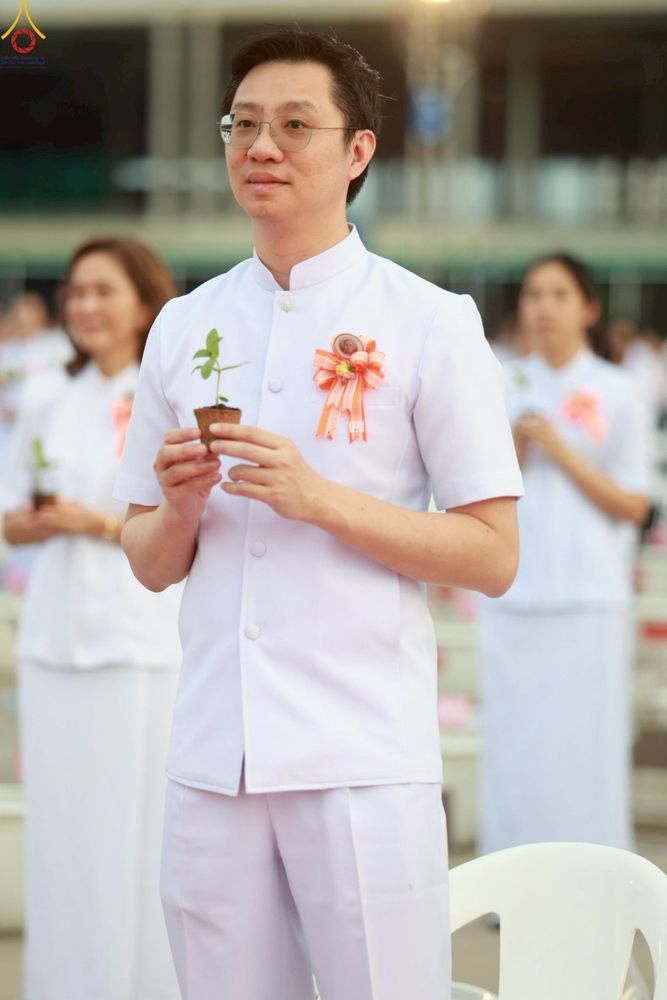 ภาพ No.252912:วันที่ 10 ตุลาคม พ.ศ. 2568 พิธีปลูกต้นทรัพย์บานชื่น ณ ลานธรรม วัดพระธรรมกาย