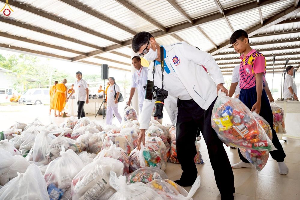 ภาพ No.245189:วันเสาร์ที่ 13 กันยายน พ.ศ. 2568 พิธีถวายสังฆทานแด่คณะสงฆ์ 323 วัด ปีที่ 21 ครั้งที่ 181 พิธีมอบกองทุนหนุนแรงใจช่วยครูใต้ ปีที่ 18 ครั้งทึ่ 144 และพิธีทำบุญอุทิศส่วนกุศลให้ผู้วายชนม์ ณ ศูนย์ปฏิบัติธรรมภาคใต้ จ.สงขลา