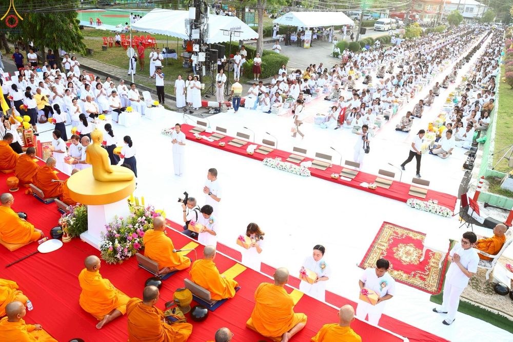 ภาพ No.235171:วันอาทิตย์ที่ 27 กรกฎาคม พ.ศ. 2568 พิธีตักบาตรพระ1,000 รูป ทำบุญเมืองพัทลุง ประธานสงฆ์ พระปริยัติวชิโรดม  เจ้าคณะจังหวัดพัทลุง ประธานฆราวาส นายรัฐศาสตร์ ชิดชู  ผู้ว่าราชการจังหวัดพัทลุง