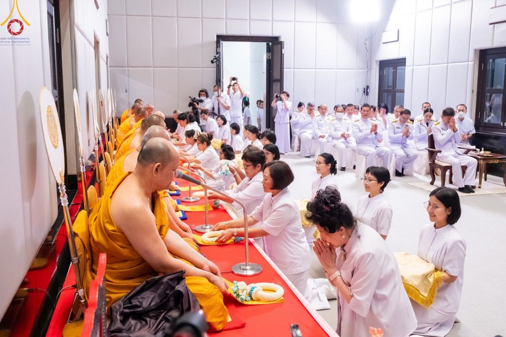 ภาพ No.123258:พิธีพระราชทานสัญญาบัตร พัดยศ และผ้าไตร แด่พระสงฆ์ในเขตปกครองคณะสงฆ์หนกลาง ณ วัดพระศรีมหาธาตุ เขตบางเขน กรุงเทพมหานคร และพิธีมุทิตาสักการะพระสังฆาธิการ ผู้ได้รับเลื่อนและตั้งสมณศักดิ์ ตามพระบรมราชโองการ ณ วัดพระธรรมกาย ในวันที่ 4 กุมภาพันธ์ พ.ศ. 2567