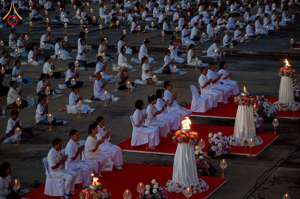 ภาพ No.250468:วันอังคารที่ 7 ตุลาคม พ.ศ. 2568 พิธีจุดประทีปบูชาพระรัตนตรัย ณ ลานธรรมปทุมรัตน์ธรรมเจดีย์ พุทธอุทยานนานาชาติ อ.โพนพิสัย จ.หนองคาย