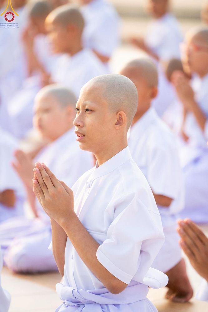 ภาพ No.214970:วันเสาร์ที่ 5 เมษายน พ.ศ. 2568 พิธีเวียนประทักษิณรอบพระมหาธรรมกายเจดีย์  พิธีวันทาเจดีย์ พิธีขอขมาและมอบผ้าไตร ในโครงการบรรพชาสามเณรฟื้นฟูพระพุทธศาสนาทั่วไทย , โครงการหน่อแก้วเปรียญธรรม รุ่นที่ 13 ,  โครงการสามเณรยุวธรรมทายาท รุ่นที่ 33 , โครงการสามเณรมั
