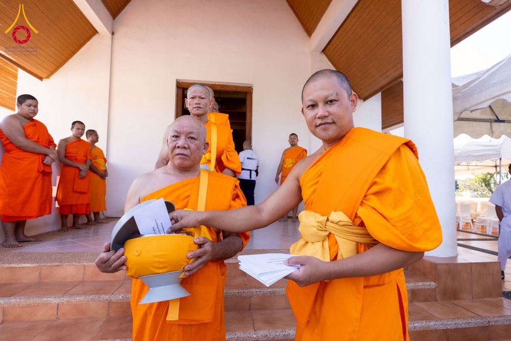 ภาพ No.275880:วันพุธที่ 3 ธันวาคม พ.ศ. 2568 พิธีบรรพชาอุปสมบท โครงการอุปสมบทบูชาธรรมมหาปูชนียาจารย์ ศูนย์อบรม : ศูนย์ส่งเสริมศีลธรรม จ.พะเยา ณ โบราณสถานพระธาตุจอมทอง และ โบสถ์กลางน้ำ วัดพระธาตุศรีโคมคำ อำเภอเมือง จังหวัดพะเยา