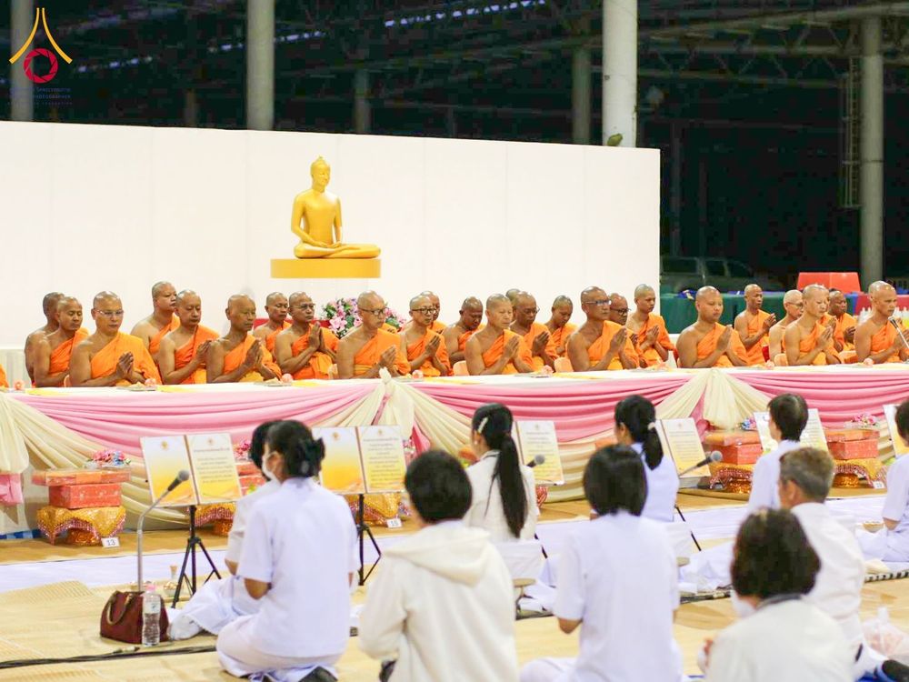 ภาพ No.203215:พิธีถวายภัตตาหารเป็นสังฆทาน แด่พระธรรมยาตรา ณ วัดพระธรรมกาย ตำบลคลองสาม อำเภอคลองหลวง จังหวัดปทุมธานี ในโครงการธรรมยาตรา กตัญญูบูชา มหาปูชนียาจารย์ พระมงคลเทพมุนี(สด จนฺทสโร) พระผู้ปราบมาร อนุสรณ์สถาน 7 แห่ง ปีที่ 13 วันที่ 29 มกราคม พ.ศ. 2568
