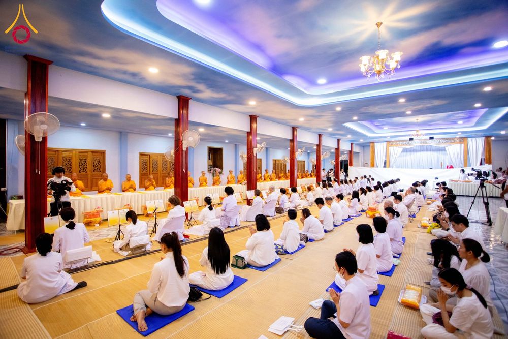 ภาพ No.195995:พิธีถวายภัตตาหารเป็นสังฆทาน แด่พระธรรมยาตรา ณ วัดโบสถ์(บน) ตำบลบางคูเวียง อำเภอบางกรวย จังหวัดนนทบุรี ในโครงการธรรมยาตรา กตัญญูบูชา มหาปูชนียาจารย์ พระมงคลเทพมุนี(สด จนฺทสโร) พระผู้ปราบมาร อนุสรณ์สถาน 7 แห่ง ปีที่ 13 วันที่ 16 มกราคม พ.ศ. 2568