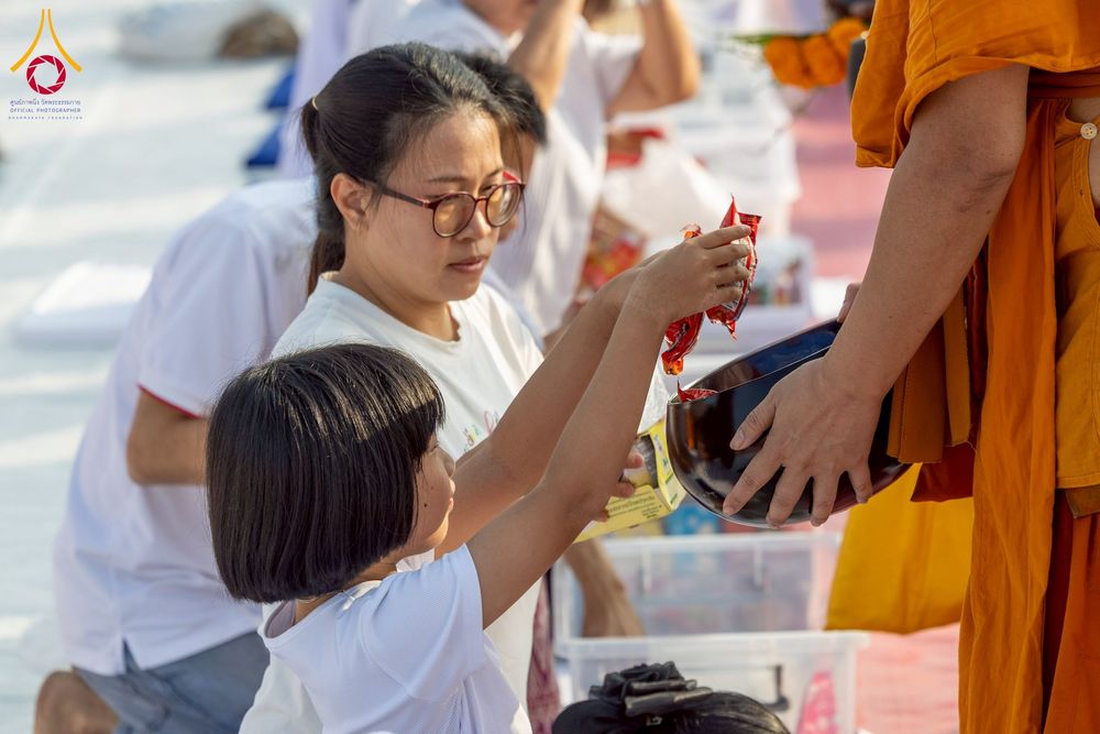 ภาพ No.230174:วันเสาร์ที่ 28 มิถุนายน พ.ศ. 2568 พิธีถวายสังฆทาน 323 วัด 4 จังหวัดชายแดนใต้ ปีที่ 21 ครั้งที่ 178 พิธีมอบกองทุนหนุนแรงใจช่วยครูใต้ ปีที่ 18 ครั้งที่ 142 ณ ศูนย์อบรมเยาวชนจังหวัดปัตตานี