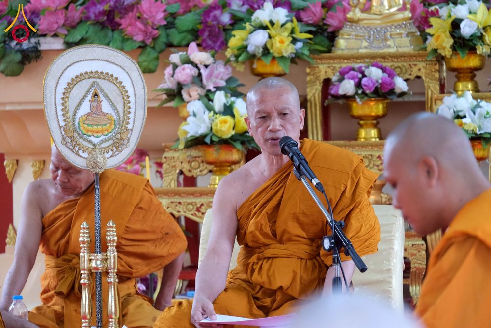 ภาพ No.277948:พิธีตัดปอยผมและปลงผมนาคธรรมทายาท พิธีขอขมาผู้ปกครอง ณ ศูนย์อบรมเยาวชนนครปฐม จ.นครปฐม และพิธีมอบบาตร ผ้าไตร นาคธรรมทายาท พิธีบรรพชา อุปสมบทหมู่ ณ วัดลาดหญ้าไทร จ.นครปฐม