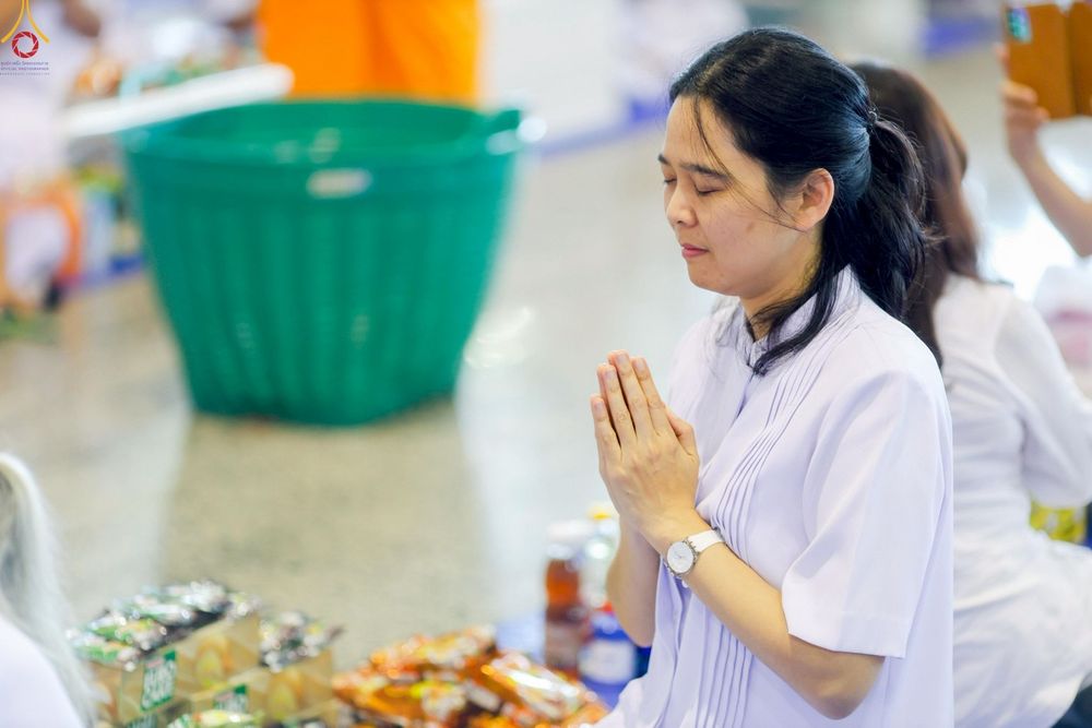 ภาพ No.243497:วันที่ 7 กันยายน พ.ศ. 2568 พิธีตักบาตร ข้าวสารอาหารแห้ง ในวันครูผู้ค้นพบวิชชาธรรมกาย ณ บ้านแก้วเรือนทองคุณยายฯ สภาธรรมกายสากล วัดพระธรรมกาย
