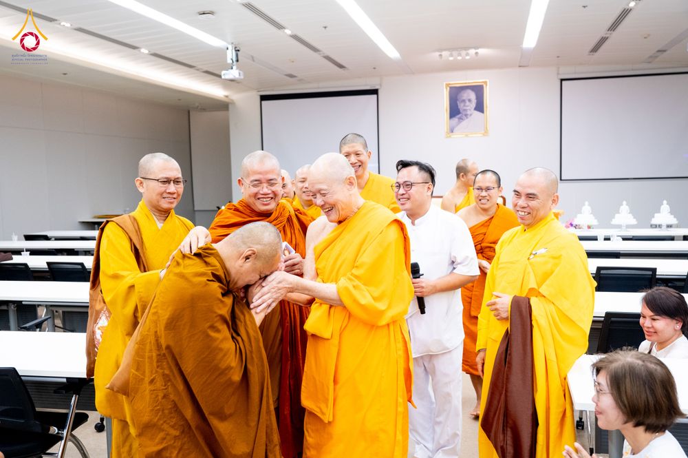 ภาพ No.324831:วันอังคารที่ 21 เมษายน พ.ศ.2569  หลวงพ่อทัตตชีโว รองเจ้าอาวาสวัดพระธรรมกาย ถวายการต้อนรับและปฏิสันถารคณะสงฆ์จากประเทศเวียดนาม