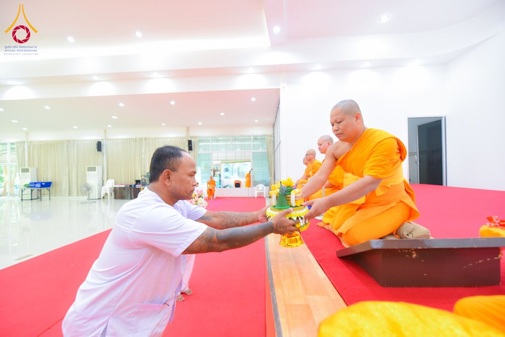 ภาพ No.285110:วันเสาร์ที่ 6 ธันวาคม พ.ศ.2568  พิธีอุปสมบทธรรมทายาท โครงการบรรพชาอุปสมบทหมู่  รุ่นบูชาธรรมมหาปูชนียาจารย์ ประจำปี 2568 ศูนย์ปฏิบัติธรรมและศูนย์อบรมเยาวชนเพชรบุรี อ.ท่ายาง จ.เพชรบุรี ณ วัดศีลคุณาราม อ.เขาย้อย เพชรบุรี