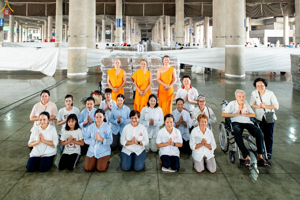 ภาพ No.322249:วันที่ 14 เมษายน พ.ศ.2569 การเตรียมแผ่นรองนั่ง เพื่องานถวายมหาสังฆทาน 40,000 กว่าวัดทั่วประเทศ วันคุ้มครองโลก 22 เมษายน พ.ศ.2569 วัดพระธรรมกาย