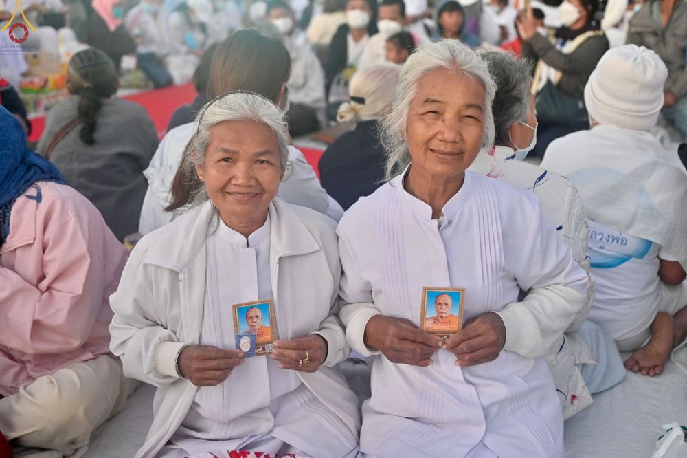 ภาพ No.74707:พิธีตักบาตรพระธรรมยาตราฯ ในโครงการธรรมยาตรากตัญญูบูชา มหาปูชนียาจารย์ พระมงคลเทพมุนี(สด จนฺทสโร) พระผู้ปราบมาร ปีที่ 11 ณ อนุสรณ์สถานลำดับที่ 5 สถานที่เผยแผ่วิชชาธรรมกายครั้งแรก อนุสรณ์สถานบางปลา วัดบางปลา อ.บางเลน จ.นครปฐม วันที่ 29 มกราคม พ.ศ. 2566