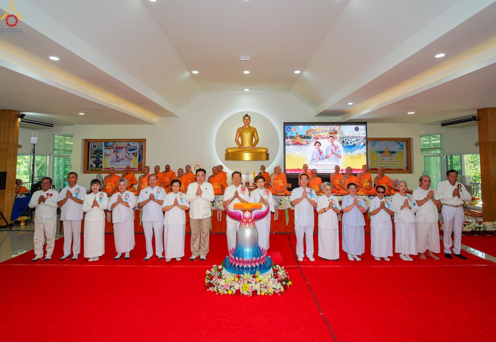 ภาพ No.331653:วันพุธที่ ๓ มิถุนายน พ.ศ.๒๕๖๙ พิธีทอดผ้าป่า ปฏิบัติธรรมกลั่นแผ่นดิน พิธีโปรยรัตนชาติ  และ พิธีตอกเสาเข็ม มงคลต้นแรก สถาปนา "องค์พระเจดีย์เพื่อสร้างสันติภาพโลก"  องค์แรก ครั้งแรกของลำปาง ประตูสู่ภาคเหนือ  ณ ศูนย์ปฏิบัติธรรมเถินเทิดธรรม อ.เถิน จ.ลำปาง