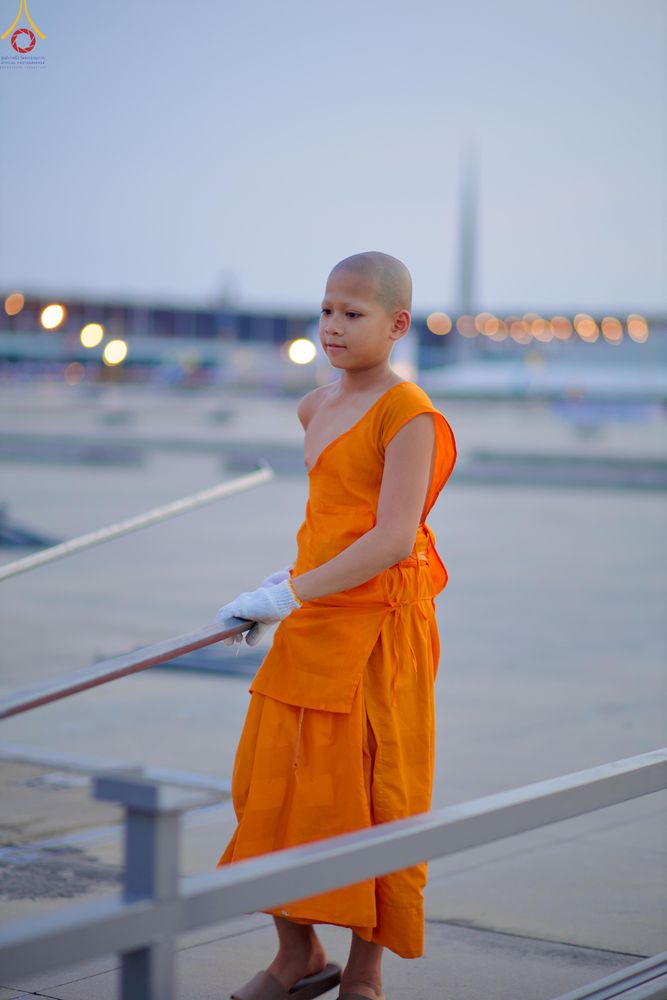 ภาพ No.326933:วันที่ 1 พฤษภาคม พ.ศ.2569 พระภิกษุ สามเณร เจ้าหน้าที่ สาธุชน ร่วมกันเก็บงาน ณ ลานธรรม วัดพระธรรมกาย