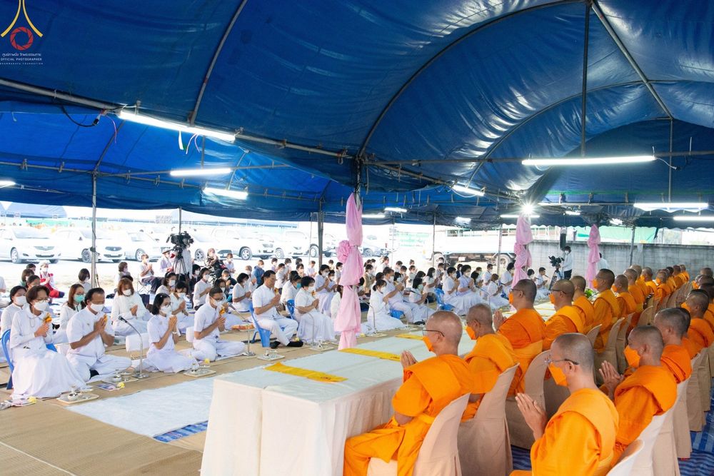 ภาพ No.74488:พิธีถวายภัตตาหารเป็นสังฆทาน แด่คณะพระธรรมยาตราฯ ในโครงการธรรมยาตรากตัญญูบูชา มหาปูชนียาจารย์ พระมงคลเทพมุนี(สด จนฺทสโร) พระผู้ปราบมาร อนุสรณ์สถาน 7 แห่ง ปีที่ 11 วันที่ 27 มกราคม พ.ศ. 2566