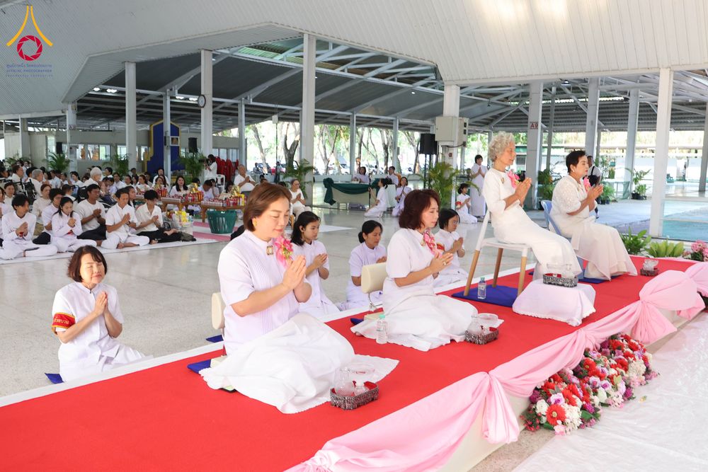 ภาพ No.322913:วันอาทิตย์ที่ 19 เมษายน พ.ศ. 2569 ตักบาตรฉลองพระใหม่ โครงการบรรพชาและอุปสมบทหมู่ รุ่นบูชาธรรม 82 ปี หลวงพ่อธัมมชโย ณ อาคารโถงช้าง สำนักงานใหญ่