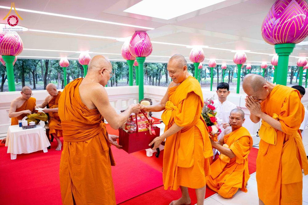 ภาพ No.308965:วันอาทิตย์ที่ 8 กุมภาพันธ์ พ.ศ. 2569  พิธีต้อนรับพระบัญชาสมเด็จพระสังฆราช แต่งตั้ง  “พระครูปลัดรัตนวีรวัฒน์” (รังสฤษดิ์ อิทฺธิจินฺตโก) เจ้าอาวาสวัดพระธรรมกาย ให้ดำรงตำแหน่ง “ที่ปรึกษาเจ้าคณะจังหวัดปทุมธานี”