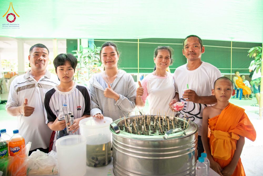 ภาพ No.321774:วันที่ 12 เมษายน พ.ศ.2569 ตักบาตรสงกรานต์ฉลองสามเณรใหม่  ณ ศูนย์ปฏิบัติธรรมระยอง(บ้านช่องลม)