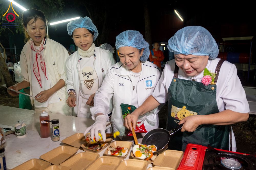 ภาพ No.293686:วันที่ 14 มกราคม พ.ศ. 2569  พิธีถวายภัตตาหารเป็นสังฆทาน แด่พระธรรมยาตรา  ณ วัดสองพี่น้อง ต.ต้นตาล อ.สองพี่น้อง จ.สุพรรณบุรี  ในโครงการธรรมยาตรา กตัญญูบูชา มหาปูชนียาจารย์  พระมงคลเทพมุนี(สด จนฺทสโร) พระผู้ปราบมาร  อนุสรณ์สถาน 7 แห่ง ปีที่ 14