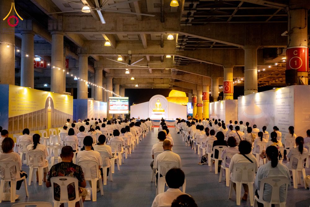 ภาพ No.286722:วันอาสาฬหบูชา วันพฤหัสบดีที่ 10 กรกฏาคม พ.ศ.2568  พิธีเวียนประทักษิณรอบพระมหาธรรมกายเจดีย์ , พิธีฉลองชัยสวดมนต์บทธัมมจักกัปปวัตตนสูตร ครบ 7,520,000,000 จบ ณ มหารัตนวิหารคด วัดพระธรรมกาย