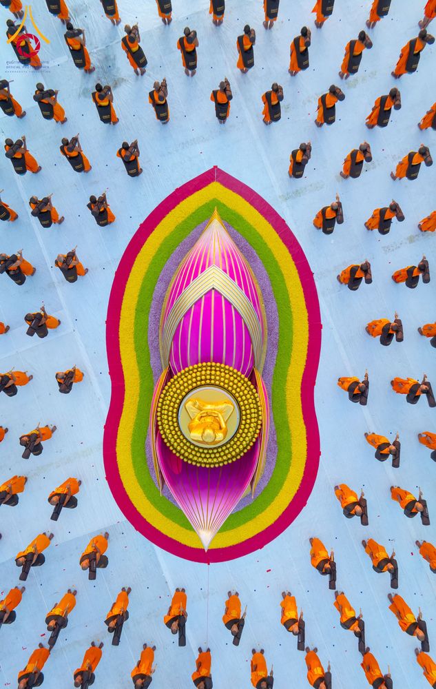 ภาพ No.294655:วันอาทิตย์ที่ 14 ธันวาคม พ.ศ.2568 พระธรรมยาตราปฏิบัติธรรมและถ่ายภาพหมู่ประวัติศาสตร์ ณ วัดสองพี่น้อง ต.ต้นตาล อ.สองพี่น้อง จ.สุพรรณบุรี ในโครงการธรรมยาตรา กตัญญูบูชา มหาปูชนียาจารย์ พระมงคลเทพมุนี(สด จนฺทสโร) พระผู้ปราบมาร อนุสรณ์สถาน 7 แห่ง ปีที่ 14