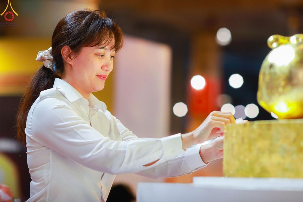 ภาพ No.154940:พิธีจุดประทีป, พิธีฉลองชัยสวดมนต์บทธัมมจักกัปปวัตนสูตร ณ มหารัตนวิหารคด วัดพระธรรมกาย วันอังคารที่ 17 กันยายน พ.ศ. 2567