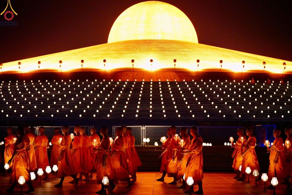 ภาพ No.279295:พิธีจุดวิสาขประทีป พิธีเวียนประทักษิณ ในวันวิสาขบูชา พุธที่ 22 พฤษภาคม พ.ศ. 2567 ( วันพระขึ้น 15 ค่ำ เดือน 6 ) ณ ลานธรรม พระมหาธรรมกายเจดีย์ วัดพระธรรมกาย จ.ปทุมธานี
