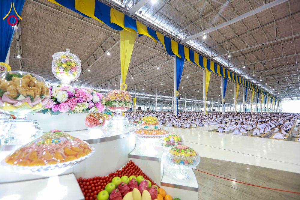 ภาพ No.258191:วันอาทิตย์ที่ 5 ตุลาคม พ.ศ. 2568 พิธีบูชาข้าวพระ ณ สภาธรรมกายสากล วัดพระธรรมกาย