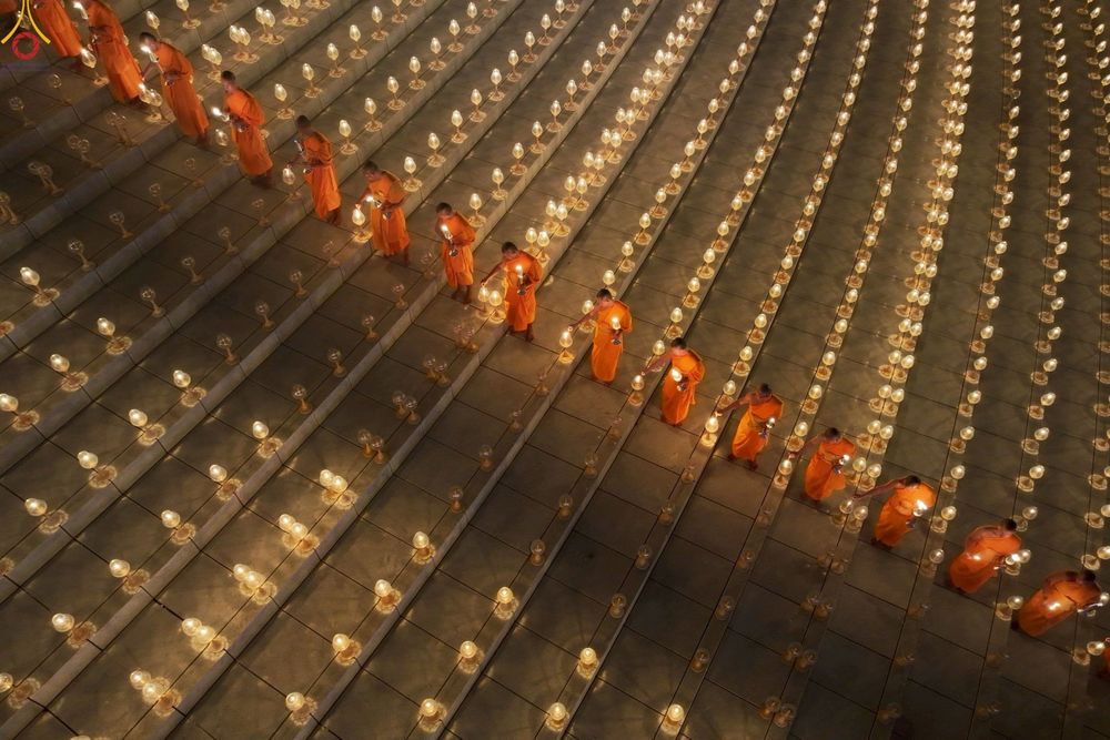 ภาพ No.253697:วันที่ 10 ตุลาคม พ.ศ. 2568 พิธีจุดประทีปบูชาพระผู้ปราบมาร, พิธีจุดประทีปบนพระมหาธรรมกายเจดีย์  20,000 ดวง เนื่องในวันคล้ายวันเกิดครบรอบ 141 ปี พระมงคลเทพมุนี (สด จนฺทสโร)