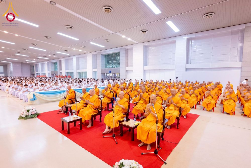 ภาพ No.264362:วันอาทิตย์ที่ 2 พฤศจิกายน พ.ศ. 2568 พิธีบูชาข้าวพระ ณ สภาธรรมกายสากล วัดพระธรรมกาย