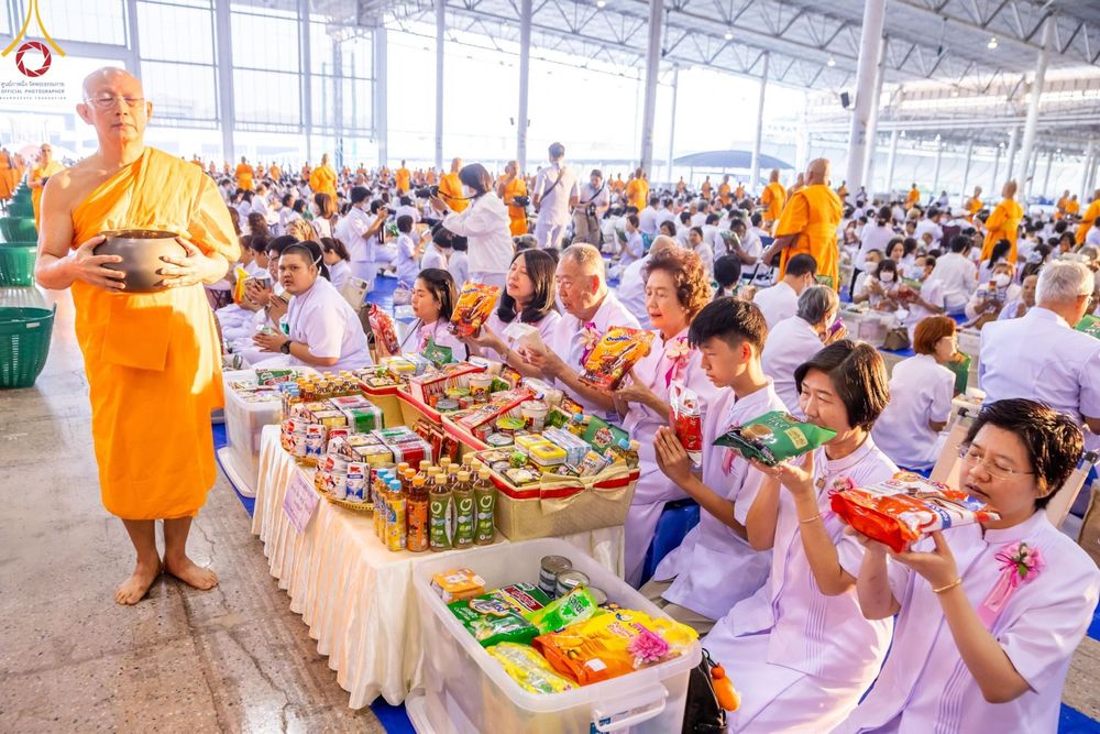 ภาพ No.207296:พิธีตักบาตร และปฏิบัติธรรมช่วงสาย ในวันมาฆบูชา วันพุธที่ 12 กุมภาพันธ์ พ.ศ. 2568 ณ วัดพระธรรมกาย จังหวัดปทุมธานี