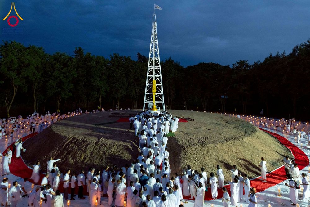 ภาพ No.261948:วันที่ 14 ตุลาคม พ.ศ. 2568 พิธีกลั่นแผ่นดิน โปรยทรายตอกเสาเข็มมหามงคลต้นแรก  สร้างองค์พระเจดีย์และจุดประทีปถวายเป็นพุทธบูชา ณ ศูนย์ปฏิบัติธรรมชัยนาท ต.ธรรมามูล อ.ชัยนาท จ.ชัยนาท