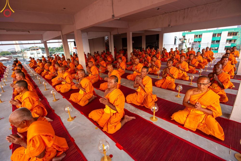 ภาพ No.201634:พิธีจุดประทีปถวายเป็นพุทธบูชา และบูชาธรรมมหาปูชนียาจารย์ ณ อาคารธรรมยาตรา กตัญญูบูชามหาปูชนียาจารย์ ตรงข้ามวัดปากน้ำภาษีเจริญ จ.กรุงเทพมหานคร ในโครงการธรรมยาตรา กตัญญูบูชา มหาปูชนียาจารย์ พระมงคลเทพมุนี(สด จนฺทสโร) พระผู้ปราบมาร อนุสรณ์สถาน 7 แห่ง
