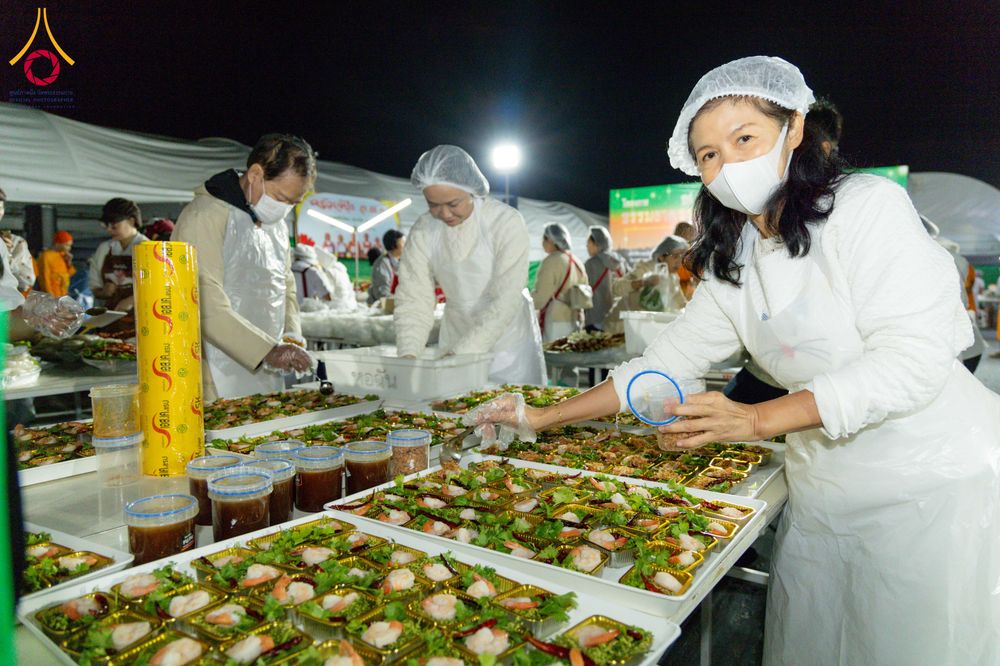 ภาพ No.290725:วันที่ 9 มกราคม พ.ศ. 2569 พิธีถวายภัตตาหารเป็นสังฆทาน แด่พระธรรมยาตรา ณ อนุสรณ์สถานคลองบางนางแท่น อ.สามพราน จ.นครปฐม ในโครงการธรรมยาตรา กตัญญูบูชา มหาปูชนียาจารย์ พระมงคลเทพมุนี(สด จนฺทสโร) พระผู้ปราบมาร อนุสรณ์สถาน 7 แห่ง ปีที่ 14