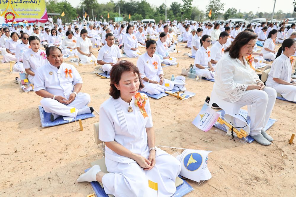 ภาพ No.327197:วันศุกร์ที่ 1 พฤษภาคม พ.ศ.2569 พิธีทอดผ้าป่า โปรยรัตนชาติ ตอกเสาเข็มมงคลต้นแรก สถาปนา “องค์พระเจดีย์เพื่อสร้างสันติภาพโลก” (แห่งแรกของภาคอีสาน) ณ ธุดงคสถานอำนาจเจริญ  อ.เมือง จ.อำนาจเจริญ