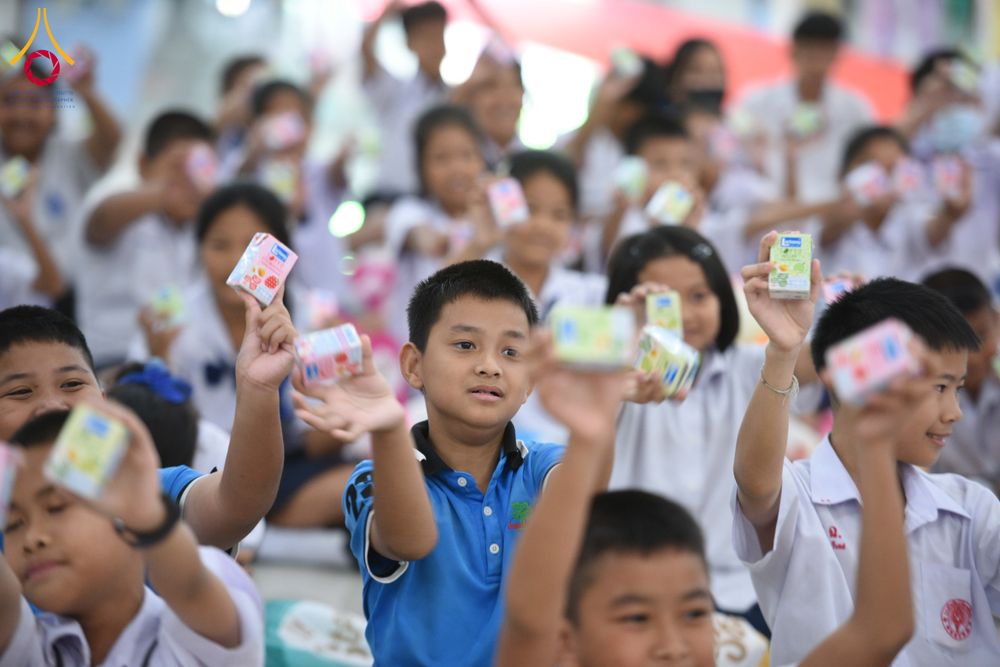 ภาพ No.282092:วันศุกร์ที่ 19 ธันวาคม พ.ศ. 2568 พิธีมอบโล่และใบประกาศเกียรติคุณ โครงการเจริญพระพุทธมนต์ธัมมจักกัปปวัตตนสูตร และวันรวมพลังเด็กดีV-Star ดาวแห่งความดี ผู้นำฟื้นฟูศีลธรรมโลกจังหวัดสระบุรี ณ ศูนย์ปฏิบัติธรรมสระบุรี