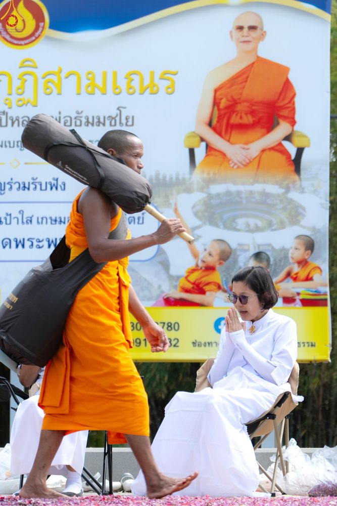 ภาพ No.304709:วันที่ 25 มกราคม พ.ศ. 2569 พิธีต้อนรับพระธรรมยาตรา (ภาพชุดที่ 2) รร.สามัคคีราษฏร์บำรุง-วัดพระธรรมกาย ในโครงการธรรมยาตรา กตัญญูบูชา มหาปูชนียาจารย์ พระมงคลเทพมุนี(สด จนฺทสโร) พระผู้ปราบมาร อนุสรณ์สถาน 7 แห่ง ปีที่ 14