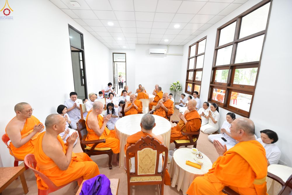 ภาพ No.328662:วันอังคารที่ 12 พฤษภาคม พ.ศ.2569 เจ้าประคุณสมเด็จพระมหารัชมงคลมุนี กรรมการมหาเถรสมาคม เจ้าคณะหนกลาง วัดไตรมิตรวิทยาราม วรวิหาร โปรดเมตตาเป็นองค์ประธาน พิธีเจริญพระพุทธมนต์ อายุวัฒนมงคล 98 ปี คุณแม่จุรี สุทธิผล ณ อาคารปลูกศรัทธา 2 วัดพระธรรมกาย