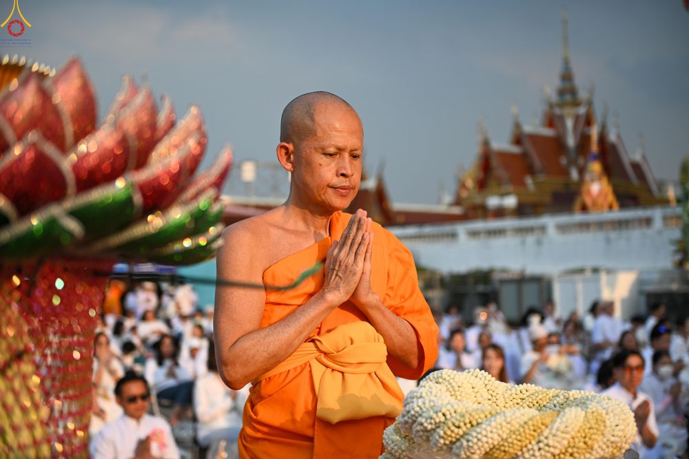 ภาพ No.296839:วันที่ 17 มกราคม พ.ศ. 2569 พิธีจุดประทีปถวายเป็นพุทธบูชา และบูชาธรรมมหาปูชนียาจารย์  ณ วัดโบสถ์บน ต.บางคูเวียง จ.นนทบุรี อนุสรณ์สถานลำดับที่ 4 สถานที่เกิดด้วยกายธรรม ในโครงการธรรมยาตรา กตัญญูบูชา มหาปูชนียาจารย์ พระมงคลเทพมุนี(สด จนฺทสโร) พระผู้ปราบมาร อ