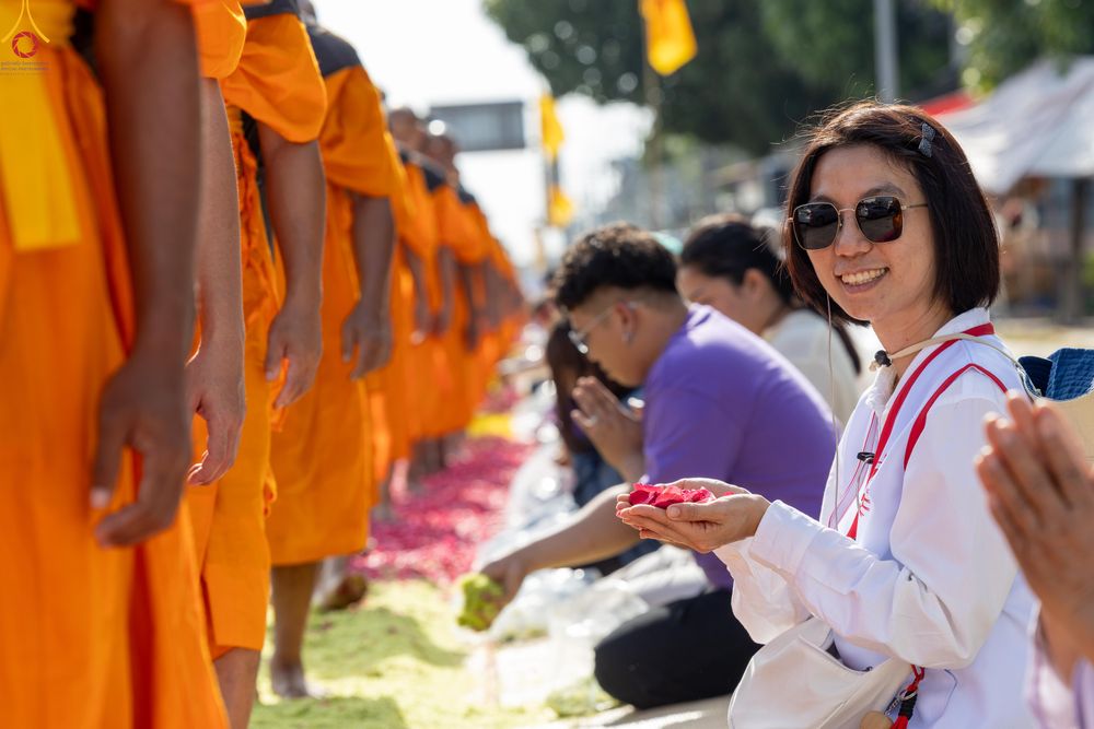 ภาพ No.296317:ภาพเบื้องหลังอาสาสมัครรวมใจ ชุดที่ 2 ในโครงการธรรมยาตรา กตัญญูบูชา มหาปูชนียาจารย์ พระมงคลเทพมุนี(สด จนฺทสโร) พระผู้ปราบมาร อนุสรณ์สถาน 7 แห่ง ปีที่ 14