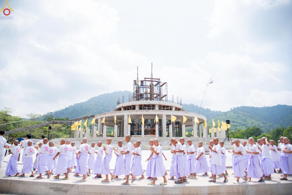 ภาพ No.320135:วันเสาร์ที่ 4 เมษายน 2569 พิธีตัดปอยผม ขอขมาผู้ปกครอง  มอบบาตร-ผ้าไตร และพิธีบรรพชาสามเณร 87 รูป  ณ ศูนย์ปฏิบัติธรรมระยอง(บ้านช่องลม)  ต.บางบุตร อ.บ้านค่าย จ.ระยอง