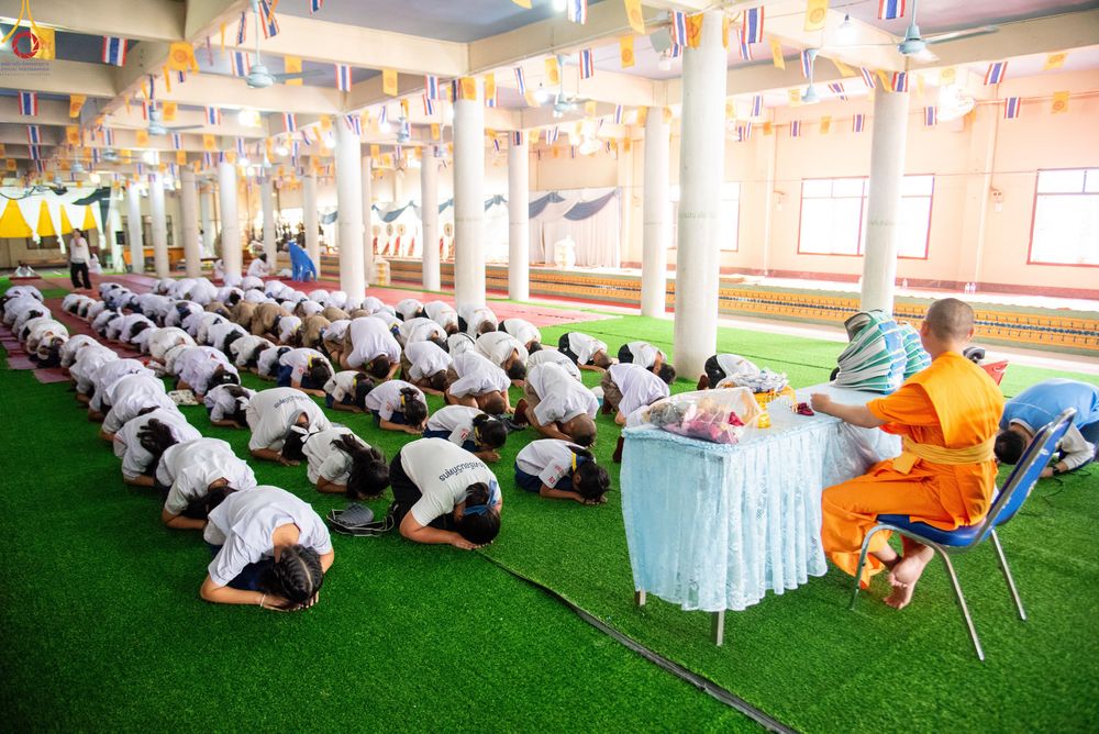 ภาพ No.301309:วันที่ 22 มกราคม พ.ศ. 2569 พิธีทอดผ้าป่าทำนุบำรุงศาสนสถาน ณ วัดใหม่พิบูลย์ผล อ.สองพี่น้อง จ.สุพรรณบุรี ในโครงการธรรมยาตรา กตัญญูบูชา มหาปูชนียาจารย์ พระมงคลเทพมุนี(สด จนฺทสโร) พระผู้ปราบมาร อนุสรณ์สถาน 7 แห่ง ปีที่ 14