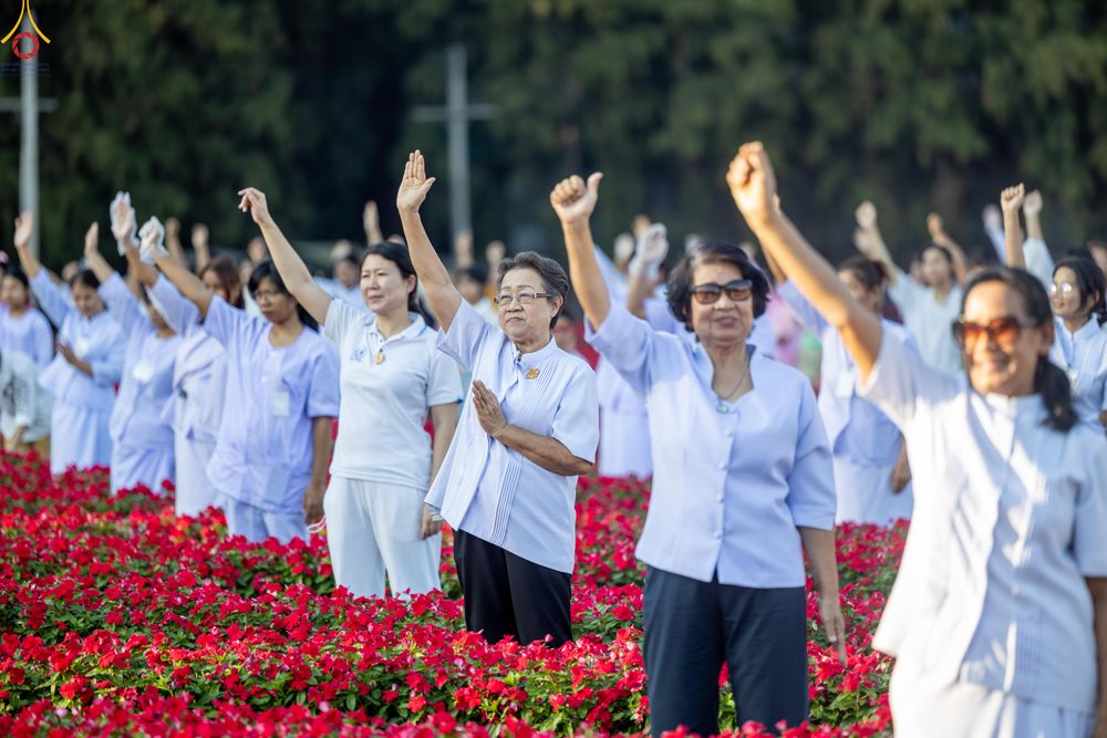 ภาพ No.280929:วันที่ 28 ธันวาคม พ.ศ.2568 กิจกรรมเก็บดอกแพงรวย ณ ทุ่งสวรรค์ตะวันฉาย วัดพระธรรมกาย