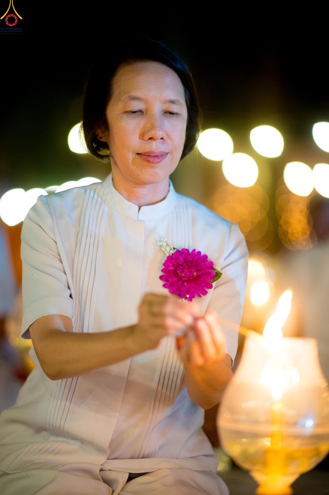 ภาพ No.290236:วันที่ 6 มกราคม พ.ศ. 2569 พิธีจุดประทีปถวายเป็นพุทธบูชา และบูชาธรรมมหาปูชนียาจารย์ (ภาพชุดที่ 2) ณ อนุสรณ์สถานมหาวิหารพระมงคลเทพมุนี (โลตัสแลนด์) อ.สองพี่น้อง จ.สุพรรณบุรี ในโครงการธรรมยาตรา กตัญญูบูชา มหาปูชนียาจารย์ พระมงคลเทพมุนี(สด จนฺทสโร) พระผู้ปรา