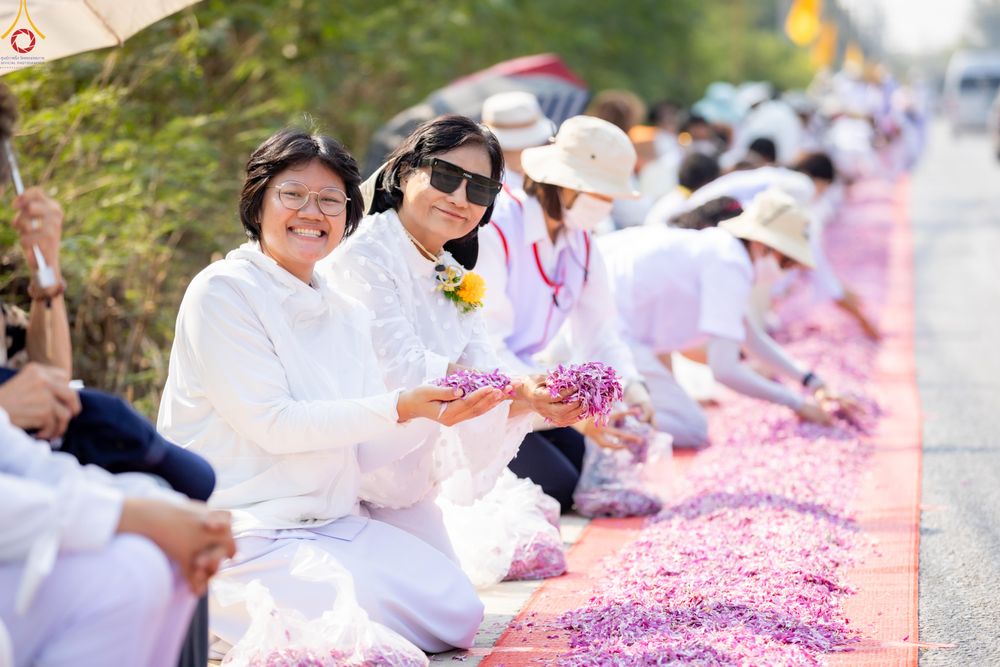 ภาพ No.299310:วันที่ 18 มกราคม พ.ศ. 2569 พิธีต้อนรับพระธรรมยาตรา ณ อนุสรณ์สถานลำดับที่ 5 สถานที่เผยแผ่วิชชาธรรมกายครั้งแรก อนุสรณ์สถานบางปลา วัดบางปลา อำเภอบางเลน จังหวัดนครปฐม ในโครงการธรรมยาตรา กตัญญูบูชา มหาปูชนียาจารย์ พระมงคลเทพมุนี(สด จนฺทสโร) พระผู้ปราบมาร อนุส