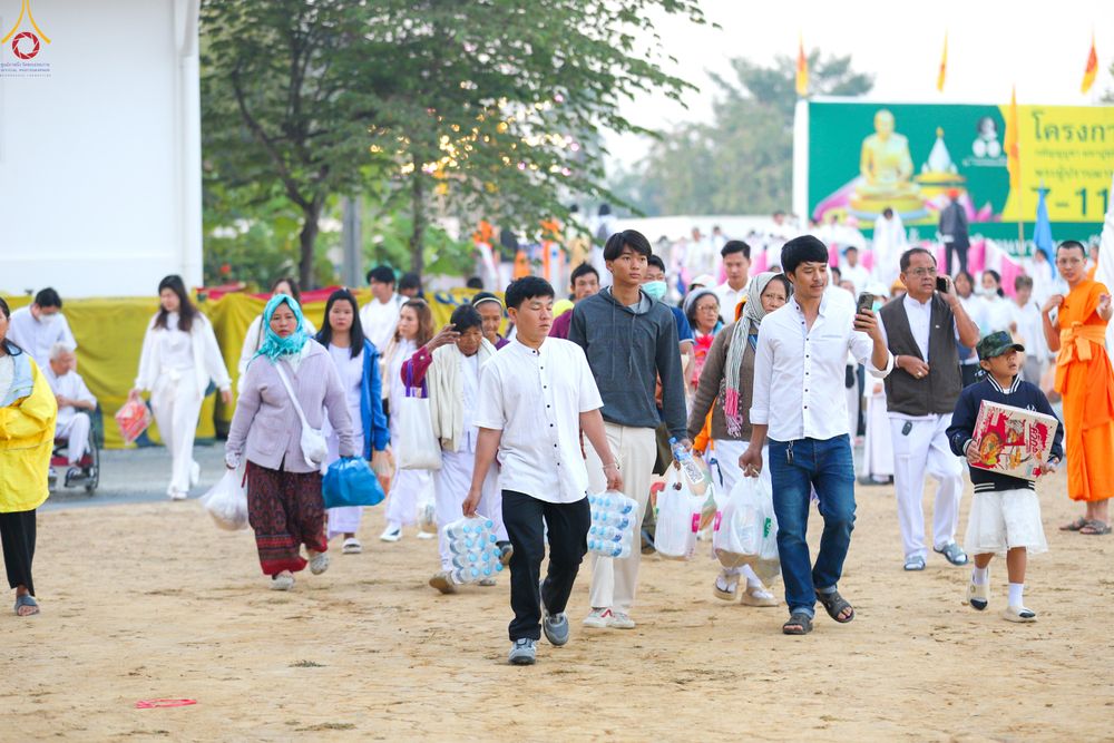 ภาพ No.292343:วันที่ 11 มกราคม พ.ศ. 2569 พิธีตักบาตรพระธรรมยาตรา ณ อนุสรณ์สถานคลองบางนางแท่น อ.สามพราน จ.นครปฐม ในโครงการธรรมยาตรา กตัญญูบูชา มหาปูชนียาจารย์ พระมงคลเทพมุนี(สด จนฺทสโร) พระผู้ปราบมาร อนุสรณ์สถาน 7 แห่ง ปีที่ 14