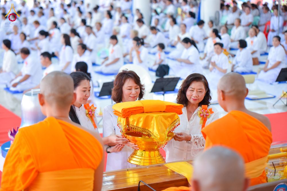 ภาพ No.327114:วันศุกร์ที่ 1 พฤษภาคม พ.ศ.2569 พิธีทอดผ้าป่า โปรยรัตนชาติ ตอกเสาเข็มมงคลต้นแรก สถาปนา “องค์พระเจดีย์เพื่อสร้างสันติภาพโลก” (แห่งแรกของภาคอีสาน) ณ ธุดงคสถานอำนาจเจริญ  อ.เมือง จ.อำนาจเจริญ