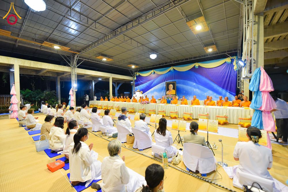 ภาพ No.292548:วันที่ 12 มกราคม พ.ศ. 2569 พิธีถวายภัตตาหารเป็นสังฆทาน แด่พระธรรมยาตรา ณ อนุสรณ์สถานมหาวิหารพระมงคลเทพมุนี (โลตัสแลนด์) อ.สองพี่น้อง จ.สุพรรณบุรี ในโครงการธรรมยาตรา กตัญญูบูชา มหาปูชนียาจารย์ พระมงคลเทพมุนี(สด จนฺทสโร) พระผู้ปราบมาร อนุสรณ์สถาน 7 แห่ง ปี