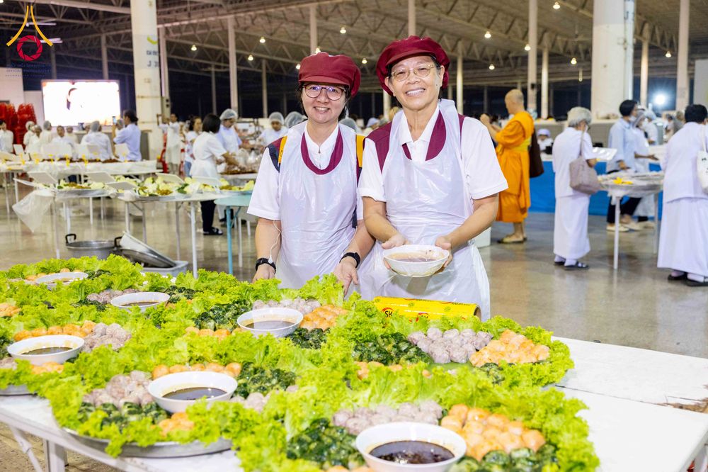 ภาพ No.302990:วันที่ 26 มกราคม พ.ศ. 2569 พิธีถวายภัตตาหารเป็นสังฆทาน แด่พระธรรมยาตรา ณ วัดพระธรรมกาย  จังหวัดปทุมธานี ในโครงการธรรมยาตรา กตัญญูบูชา มหาปูชนียาจารย์ พระมงคลเทพมุนี(สด จนฺทสโร) พระผู้ปราบมาร อนุสรณ์สถาน 7 แห่ง ปีที่ 14